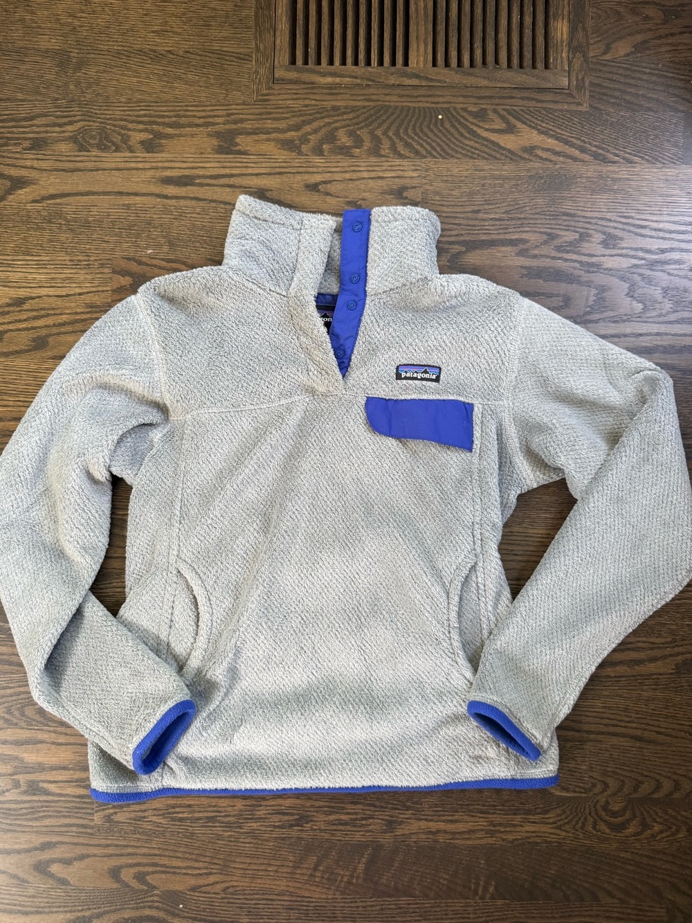 Patagonia Light Gray Fleece Jacket with Blue Trim